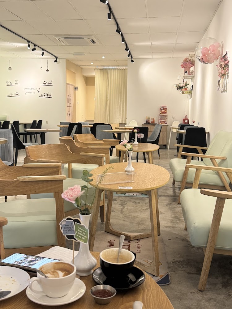 V2A Cafe， Puchong